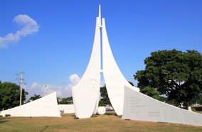 Find low fare tickets to Cancun city statue monument