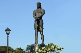 Find low fare tickets to Lapu Lapu monument in Manila