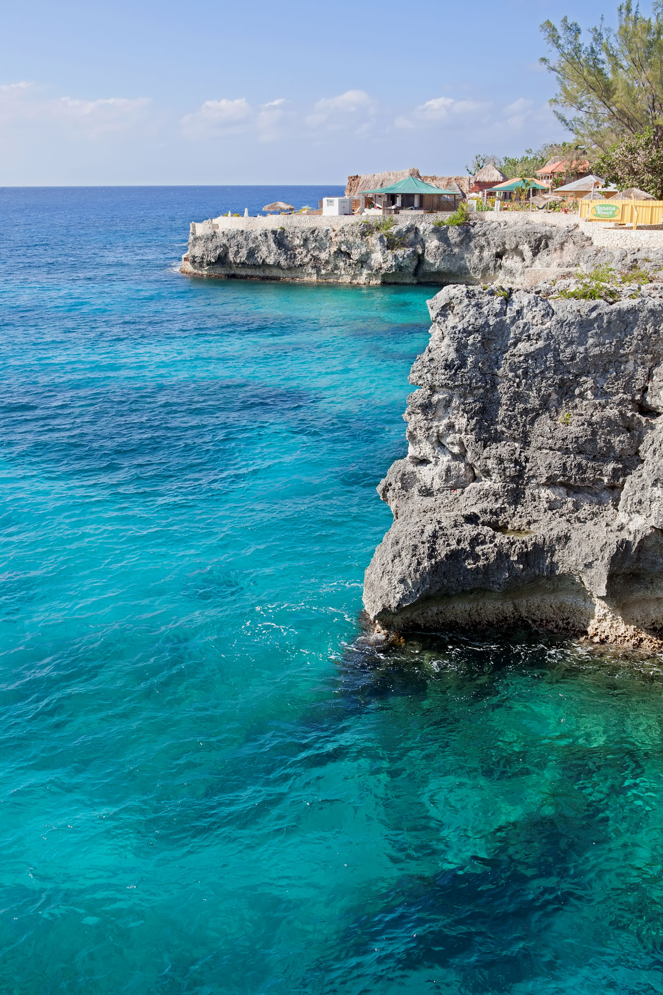 experience-the-nightlife-in-jamaica-born-free-fare-buzz-blog