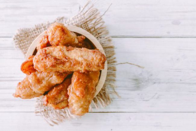 Sweetened fried banana fritters