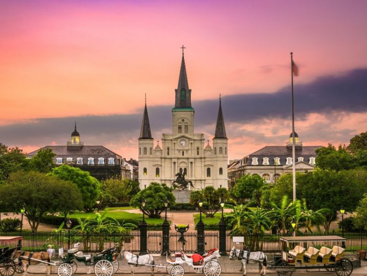 new-orleans-St.-Louis-Cathedral-FareBuzz