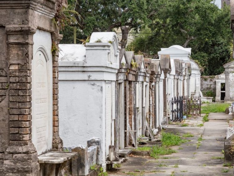 new-orleans-cemetary-FareBuzz