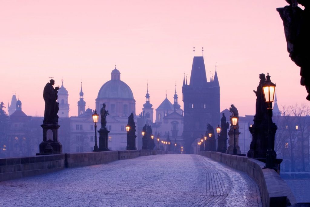 charles_bridge_prague_FareBuzz