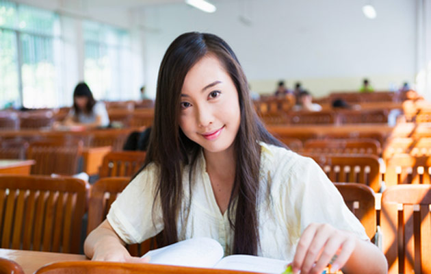 Chinese students visiting Harvard University